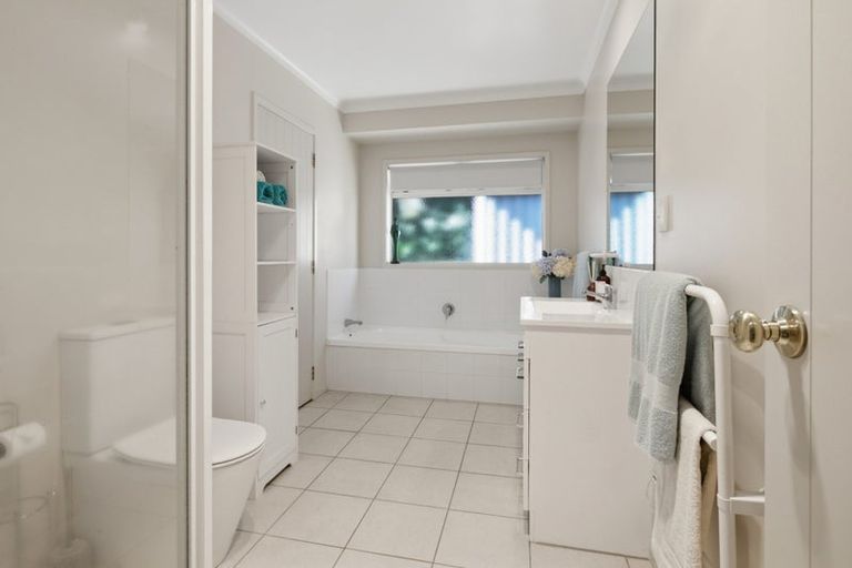 Photo of property in 18 Bateleur Close, Welcome Bay, Tauranga, 3112