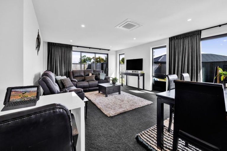 Photo of property in 8 Wheki Lane, Inglewood, 4330