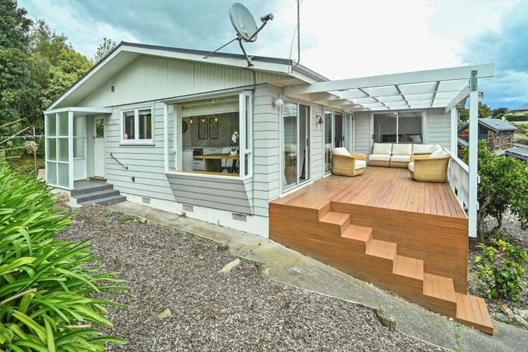 Photo of property in 11 Busby Hill, Havelock North, 4130