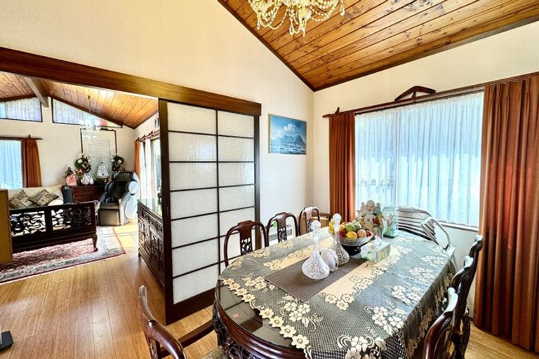 Photo of property in 3 Murano Place, Chatswood, Auckland, 0626