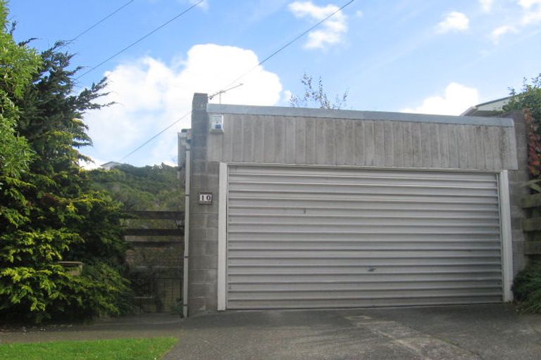 Photo of property in 10 Christina Grove, Normandale, Lower Hutt, 5010