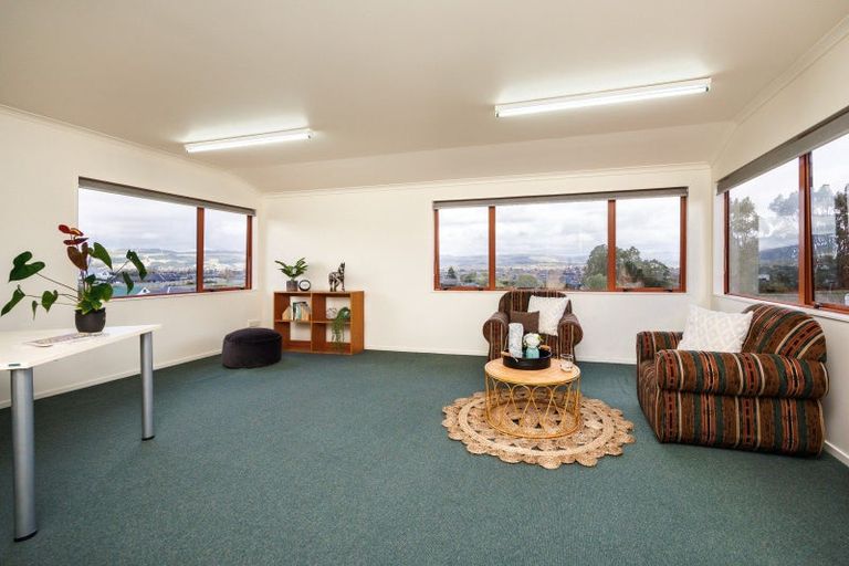 Photo of property in 25 Schnell Drive, Kelvin Grove, Palmerston North, 4414