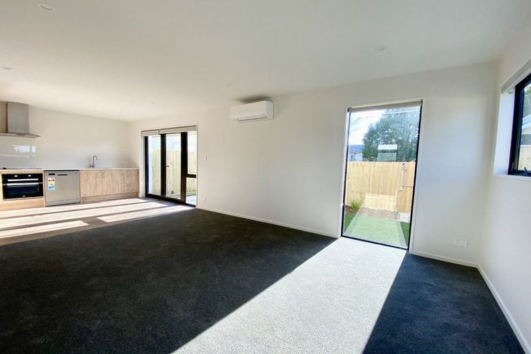 Photo of property in 2/52 Hills Road, Edgeware, Christchurch, 8013