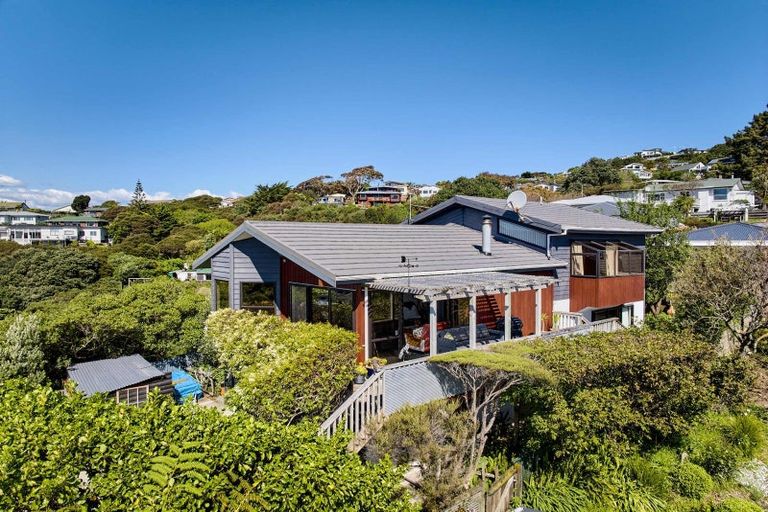 Photo of property in 20 Grays Road, Plimmerton, Porirua, 5026
