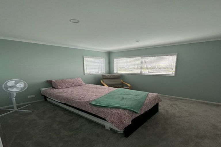 Photo of property in 59 William Wallbank Crescent, Swanson, Auckland, 0614