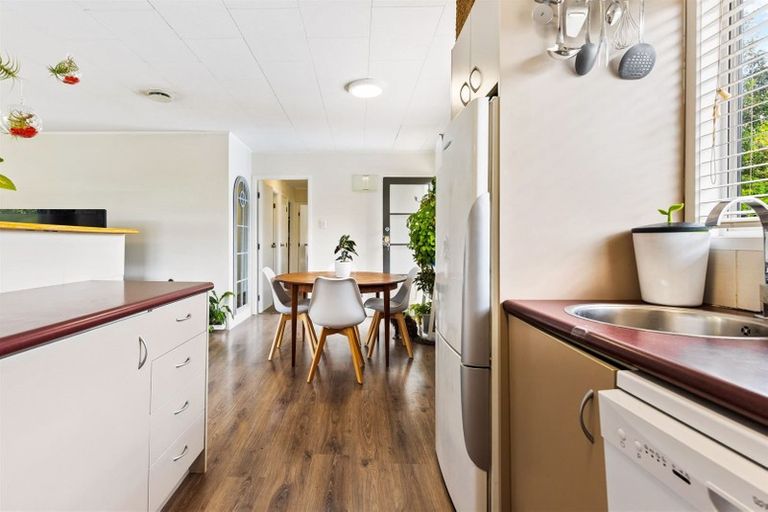 Photo of property in 10 Lorena Place, West Harbour, Auckland, 0618