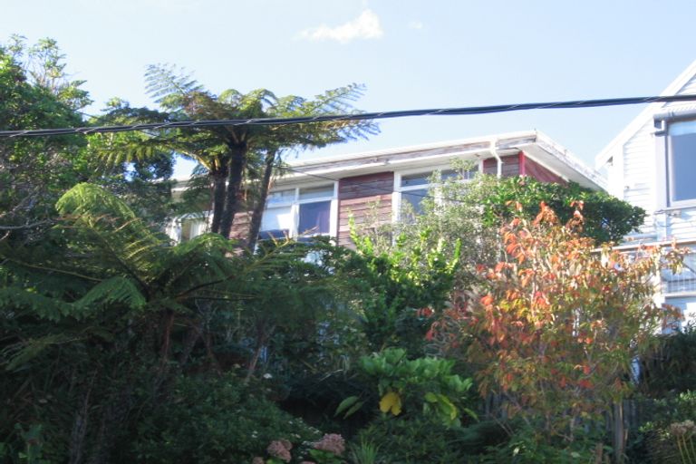 Photo of property in 174 Nevay Road, Karaka Bays, Wellington, 6022