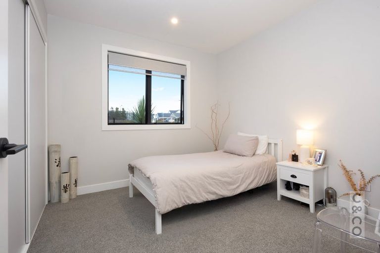 Photo of property in 21 Vogwill Road, Kumeu, 0810