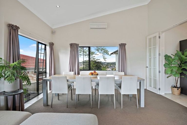 Photo of property in 66a Bradbury Road, Botany Downs, Auckland, 2010