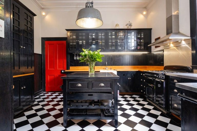 Photo of property in 27 Fitzroy Road, Bluff Hill, Napier, 4110