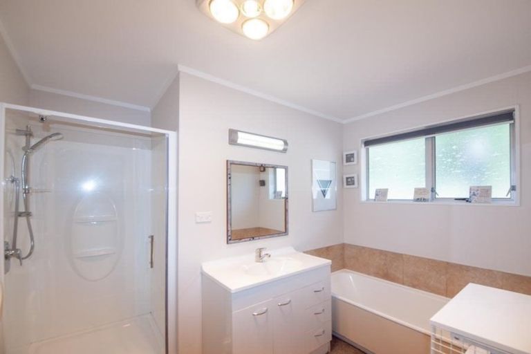 Photo of property in 7 Waterford Drive, Churton Park, Wellington, 6037