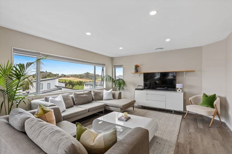 Photo of property in 60 Godfrey Drive, Orewa, 0931