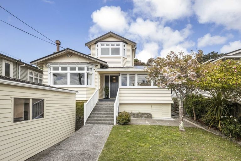 Photo of property in 17 Firth Terrace, Karori, Wellington, 6012