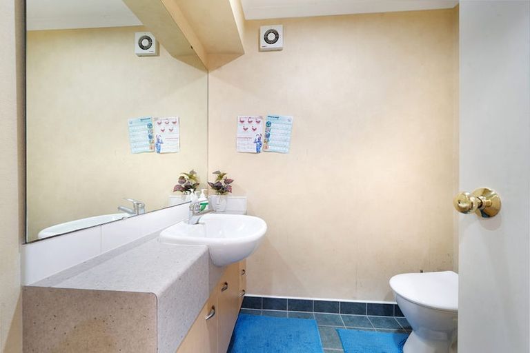 Photo of property in 10 Dainton Place, New Lynn, Auckland, 0600