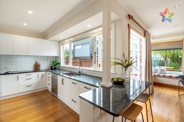 Photo of property in 21 Central Terrace, Alicetown, Lower Hutt, 5010