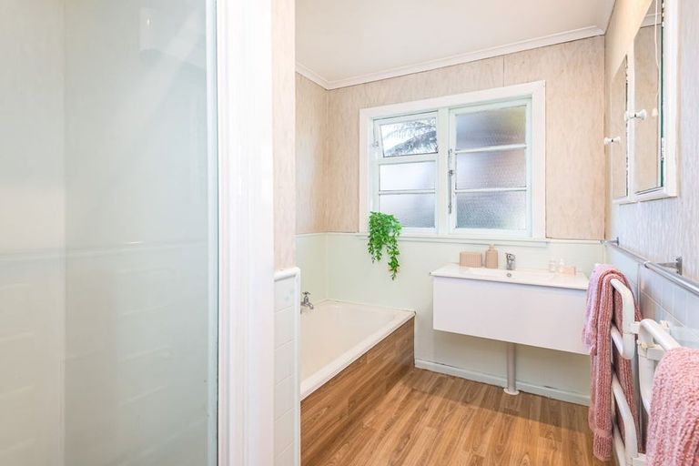 Photo of property in 245 Weston Road, Mairehau, Christchurch, 8052