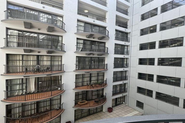Photo of property in Atrium Towers, 4h/154 The Terrace, Wellington Central, Wellington, 6011