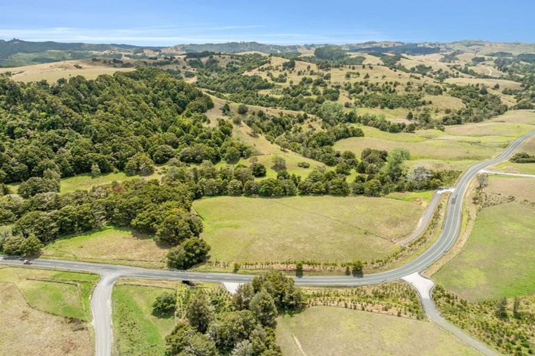 Photo of property in 645 West Coast Road, Oratia, Warkworth, 0604