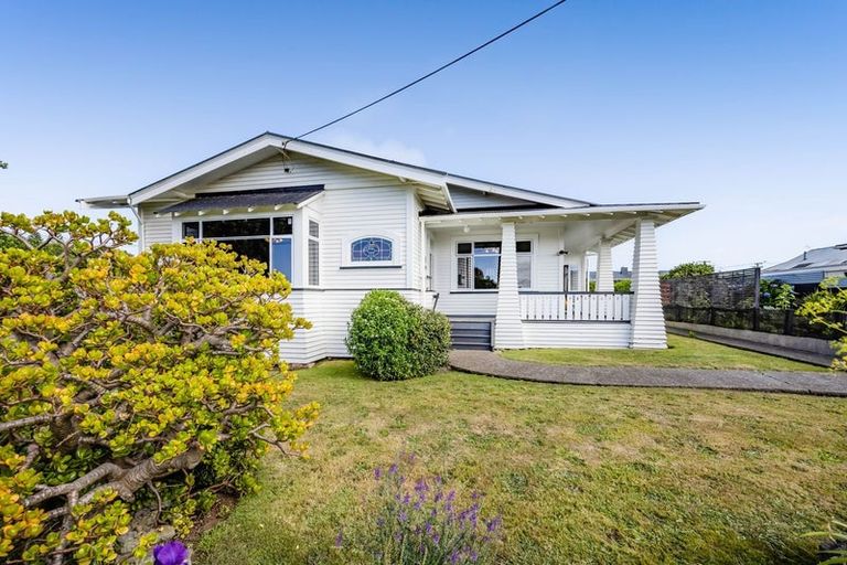 Photo of property in 8 Lincoln Street, Patea, 4520