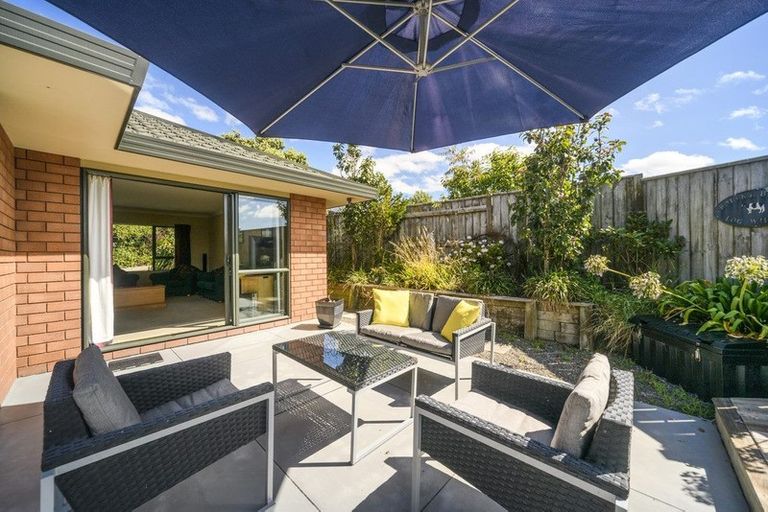 Photo of property in 53 Pacific Drive, Fitzherbert, Palmerston North, 4410