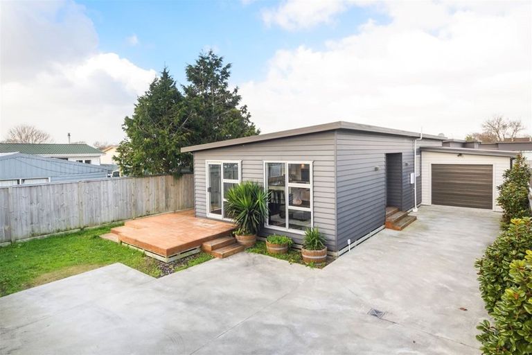 Photo of property in 56 Exeter Crescent, Takaro, Palmerston North, 4412