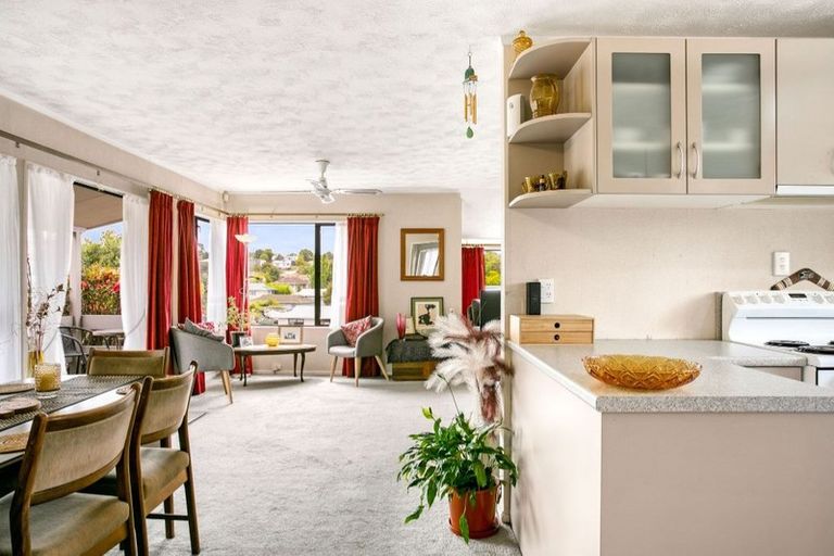 Photo of property in 6 Elizabeth Drive, West Harbour, Auckland, 0618