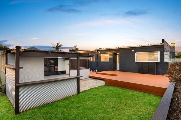 Photo of property in 188 Waimumu Road, Massey, Auckland, 0614