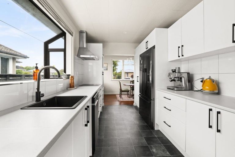 Photo of property in 708 Grove Road, Mayfair, Hastings, 4122