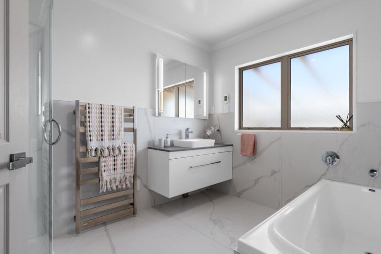 Photo of property in 3 Seaview Road, Otumoetai, Tauranga, 3110