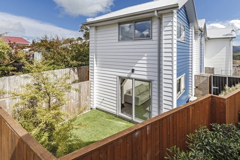 Photo of property in 9/22 Denver Avenue, Sunnyvale, Auckland, 0612