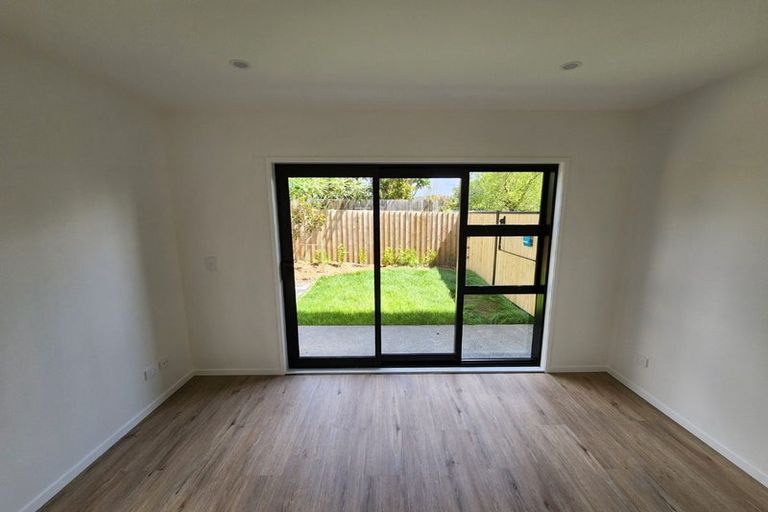 Photo of property in 24 Rauemi Way, Te Atatu South, Auckland, 0610