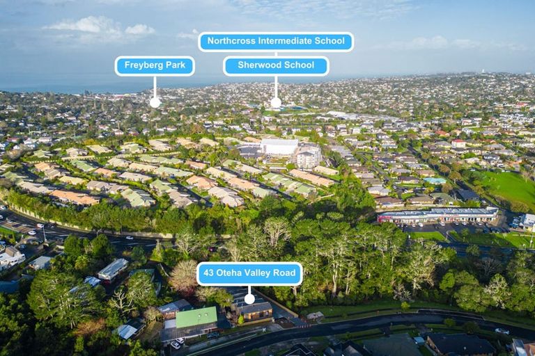 Photo of property in 43 Oteha Valley Road, Northcross, Auckland, 0632