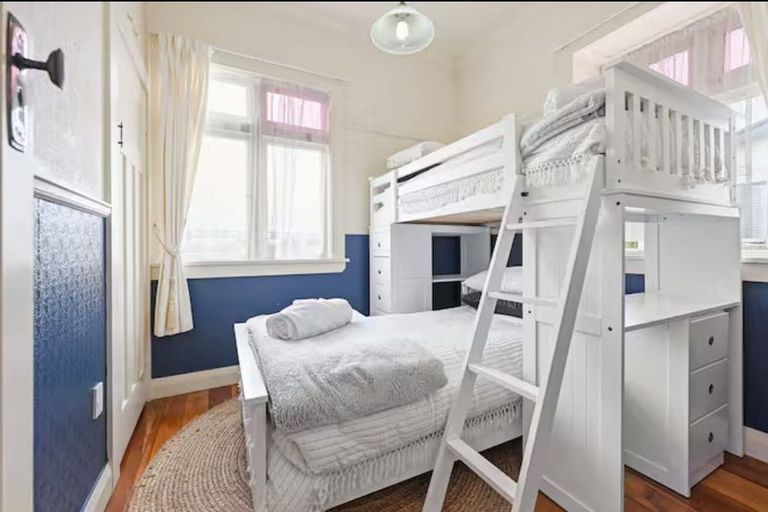 Photo of property in 35 Thackeray Street, Hamilton Lake, Hamilton, 3204