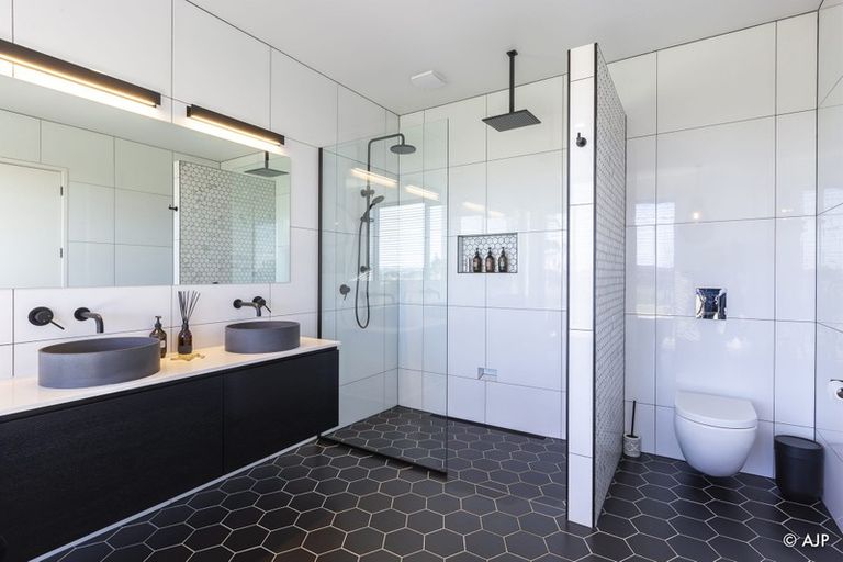 Photo of property in 15 Kotuku Road, Waiuku, 2682