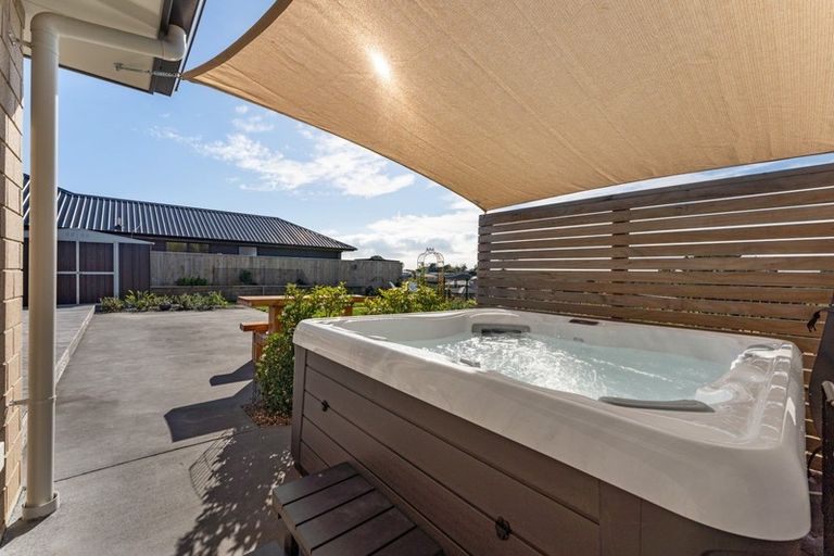 Photo of property in 2 Piharau Crescent, Hurdon, New Plymouth, 4310