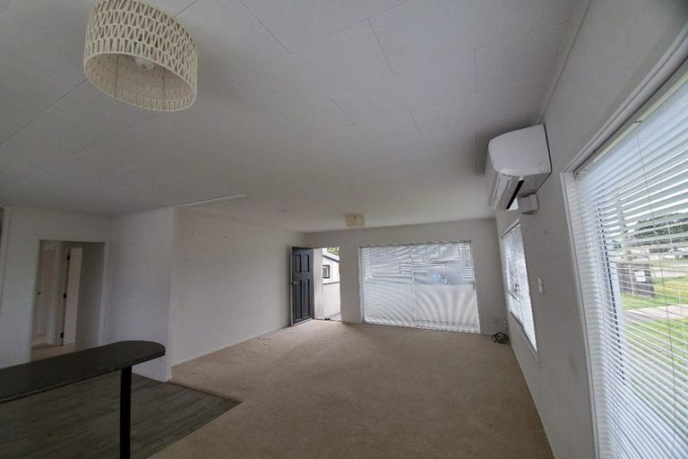 Photo of property in 1/802 East Coast Road, Oteha, Auckland, 0630