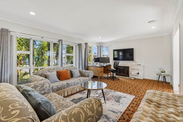 Photo of property in 330 Great South Road, Opaheke, Papakura, 2113