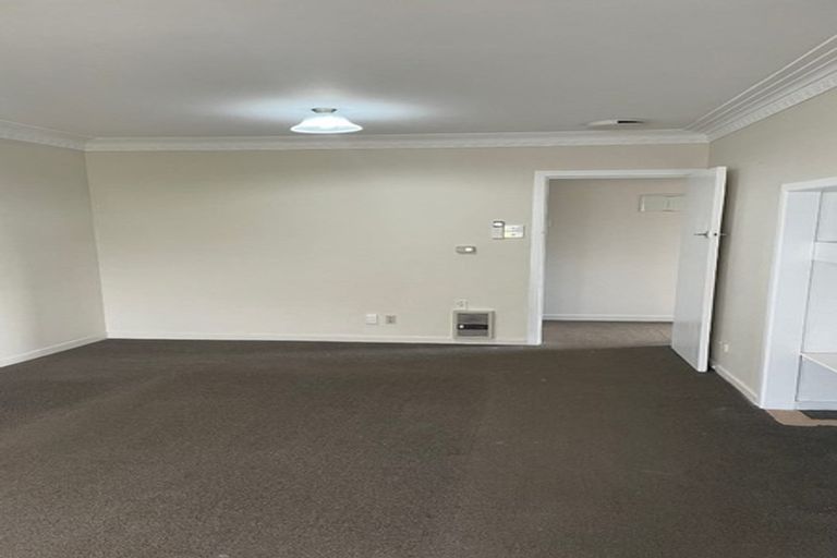 Photo of property in 10 Stephen Avenue, Henderson, Auckland, 0610