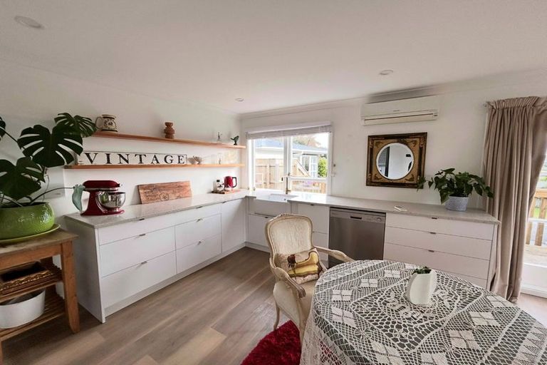 Photo of property in 78 Grays Road, Camborne, Porirua, 5026