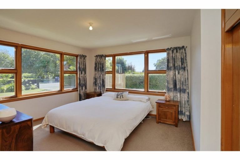 Photo of property in 80 Avonhead Road, Avonhead, Christchurch, 8042