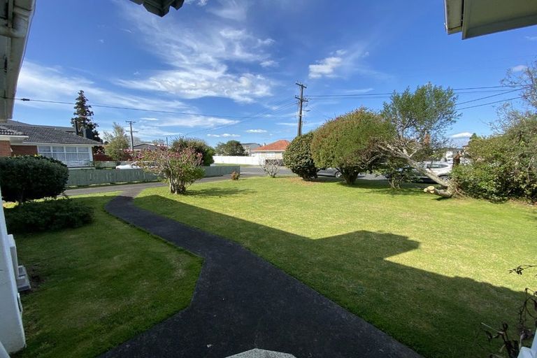 Photo of property in 16 Nicholson Avenue, Papatoetoe, Auckland, 2025