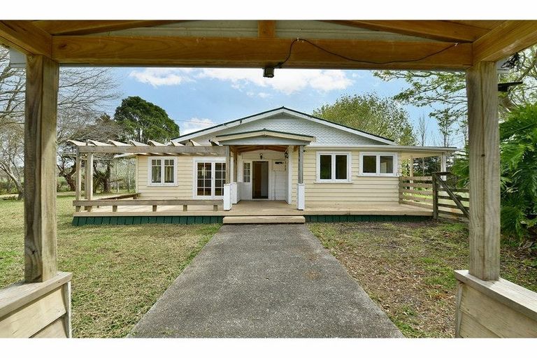 Photo of property in 2882 Kaipara Coast Highway, Glorit, Warkworth, 0984