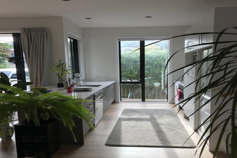 Photo of property in 12 Atlantis Place, Totara Vale, Auckland, 0629