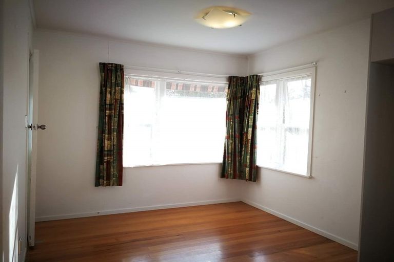 Photo of property in 100 Gossamer Drive, Pakuranga Heights, Auckland, 2010