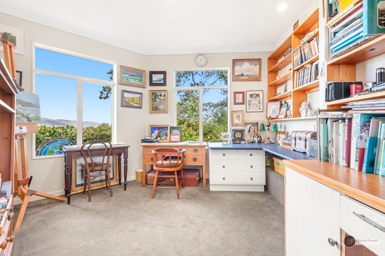 Photo of property in 11c Saint Johns Way, Normandale, Lower Hutt, 5010