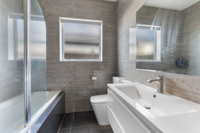 Photo of property in 12 Huarahi Pai Road, Huapai, Kumeu, 0810