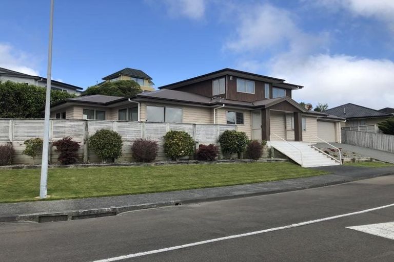 Photo of property in 1 Boronia Grove, Maungaraki, Lower Hutt, 5010