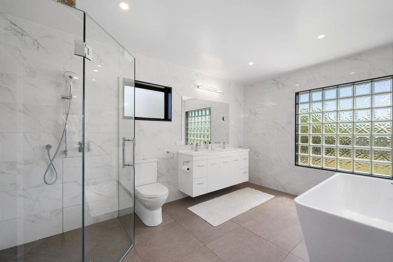 Photo of property in 903 Old North Road, Waimauku, 0882