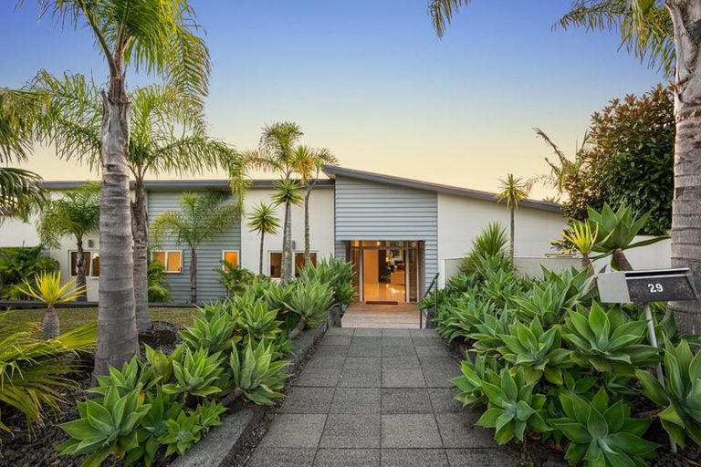 Photo of property in 29 Schopolo Place, Schnapper Rock, Auckland, 0632