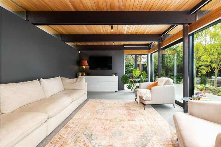 Photo of property in 35 Westburn Terrace, Burnside, Christchurch, 8041